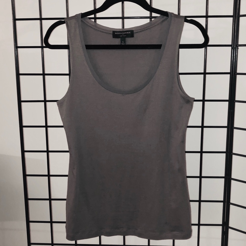 Banana Republic Women’s Tank/Camisole. Grey. EUC.